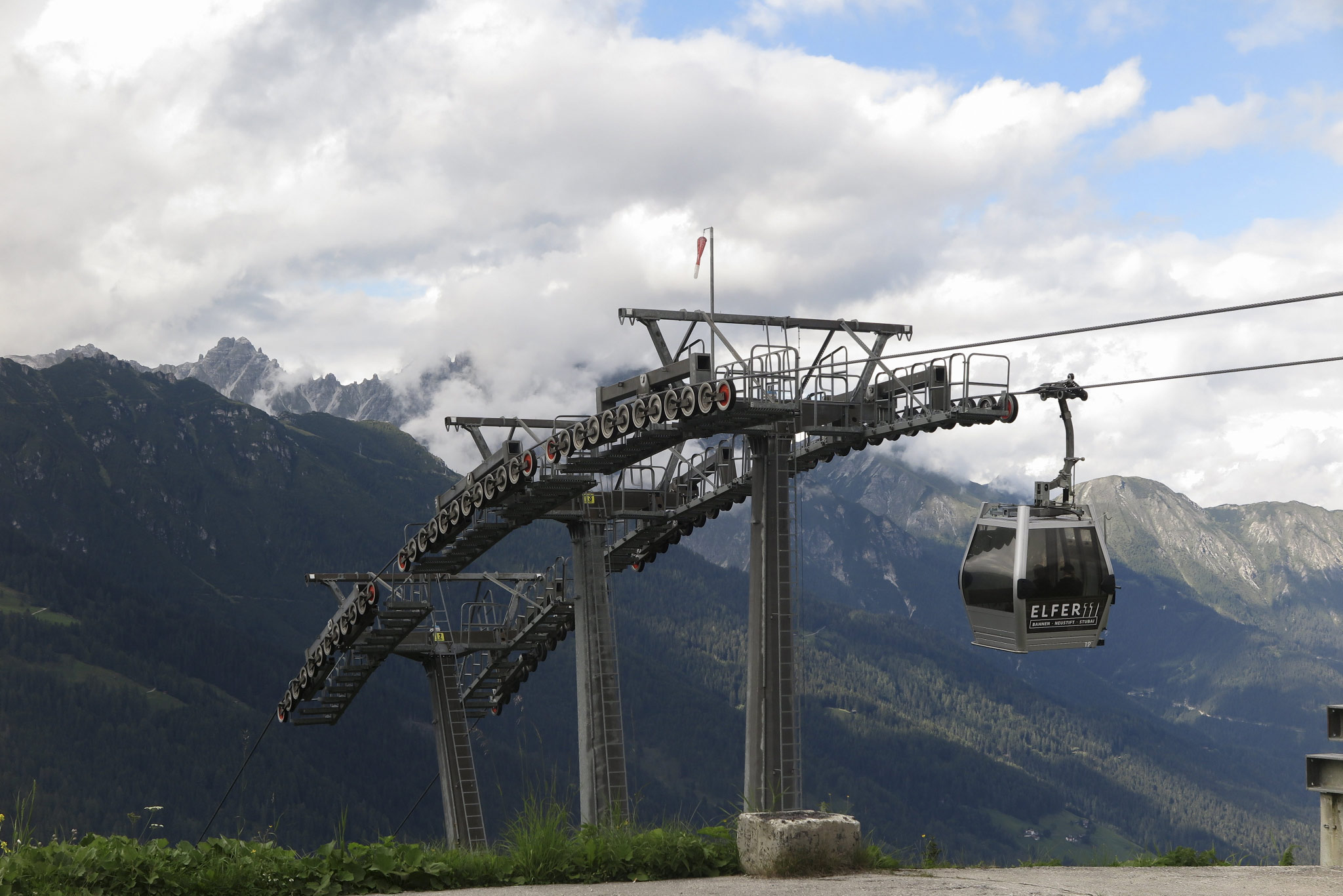 Zwölferspitze, Zwölfernieder